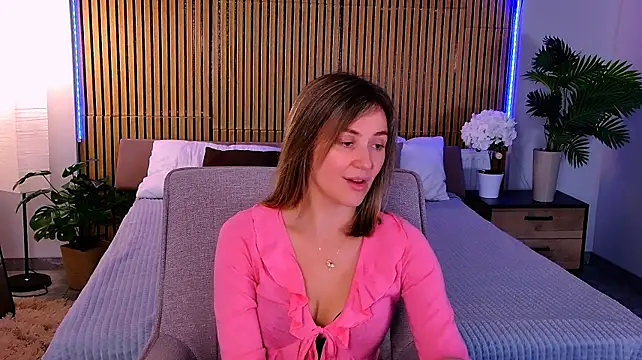 EmeraldGlow's Live XXX Chat
