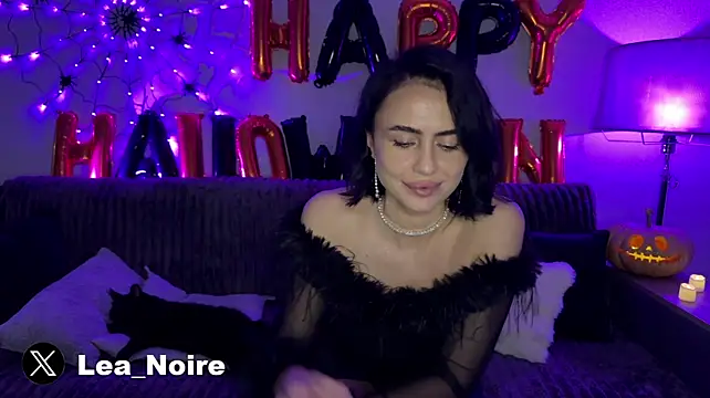 Lea_Noire Adlı Modelin Canlı XXX Sohbeti