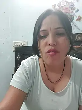 Chat XXX en directo de Poojabhabi101