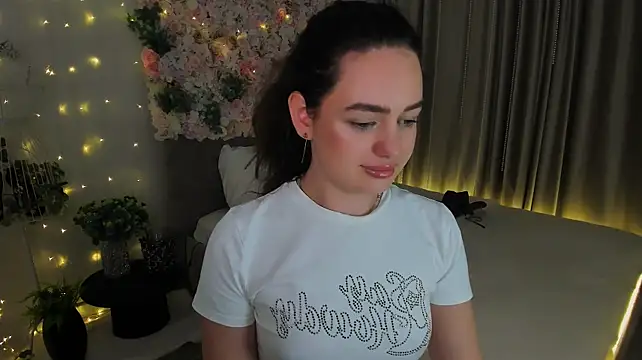 MiracleCurly Adlı Modelin Canlı XXX Sohbeti