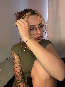 Joyce-fire's Live XXX Chat