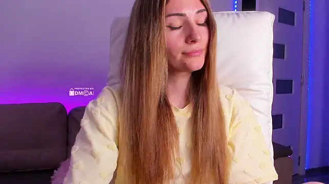 meeeeeeeeeeown Live XXX chat