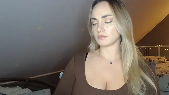 ScarlettSensitive's Live XXX Chat