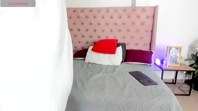 Michelle-Daniels Chat XXX live