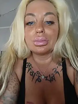 MiaMoolyn Live XXX chat