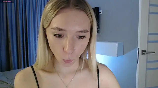 Chat +18 de Emily_Hartt ao vivo