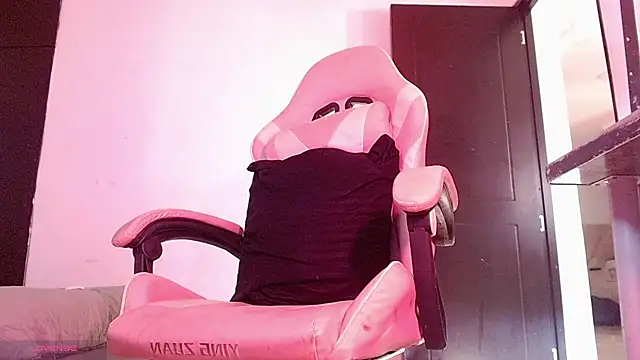 PervertedMissCloe 现场XXX聊天