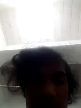 Show modela isuru_lakshan na web-kameri