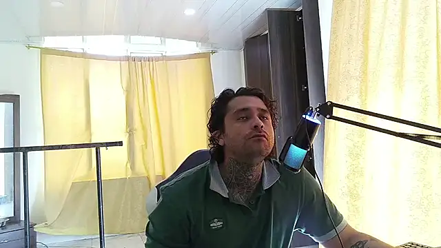aronmiller404 Chat XXX in diretta