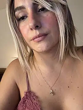 CarolinaLujan17 XXX чат на живо