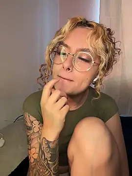 Joyce-fire Adlı Modelin Canlı XXX Sohbeti