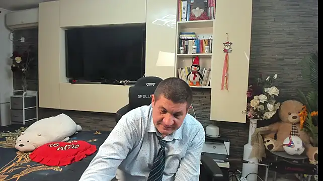 SpartacusDaddy48 live XXX chat