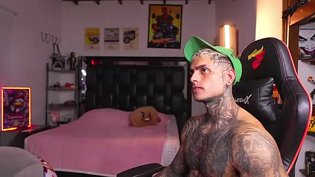 logan_hugh8 Chat XXX in diretta