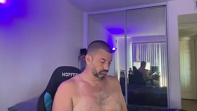 ThickRiver242 Show in webcam