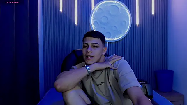 Ethanx18_: онлайн-секс-чат