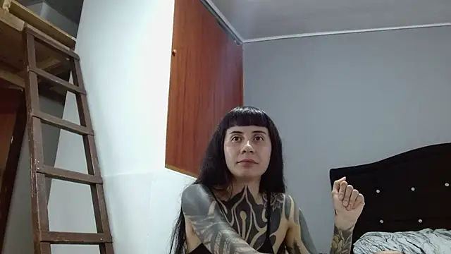 دردشة Emilia_1995 الجنسية المباشرة