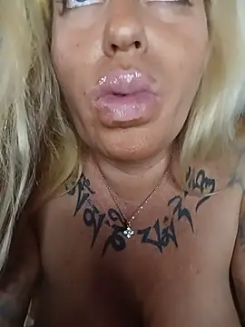 MiaMooly 라이브 XXX 채팅
