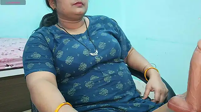 Chat +18 de SWEETY_RANI ao vivo
