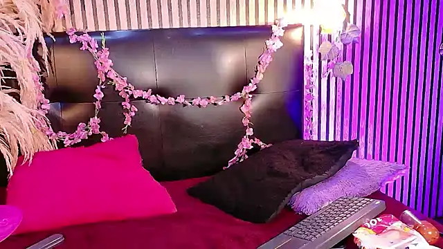 Hiddenhotcake live XXX chat