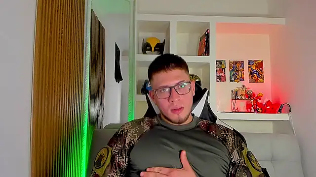 צ'אט XXX בשידור חי של SebastianMaximoff_