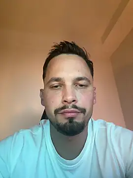 Jonkitzler1's Live XXX Chat