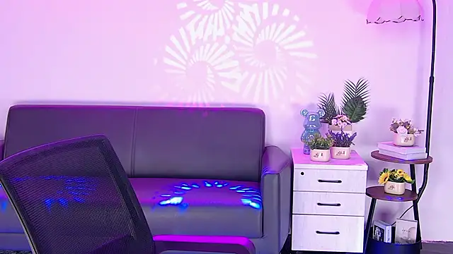 Rabbit-001's Live XXX Chat