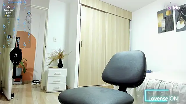 Sebastian-Dash Live XXX Chat