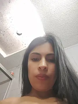 Astrid-- Adlı Modelin Canlı XXX Sohbeti