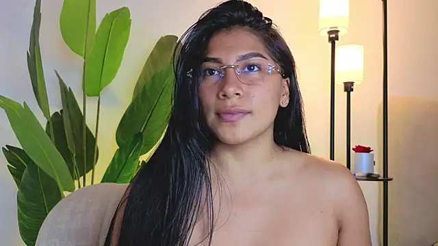 Chat +18 de LinnaGardenia ao vivo