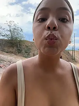 Baby_morena12 élő XXX-chatje