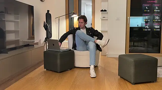 צ'אט XXX בשידור חי של cute_mark