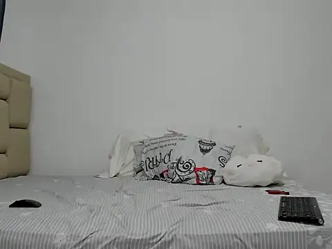 Scarletcute24's Live XXX Chat