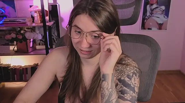 _AnnaStark_ Adlı Modelin Canlı XXX Sohbeti