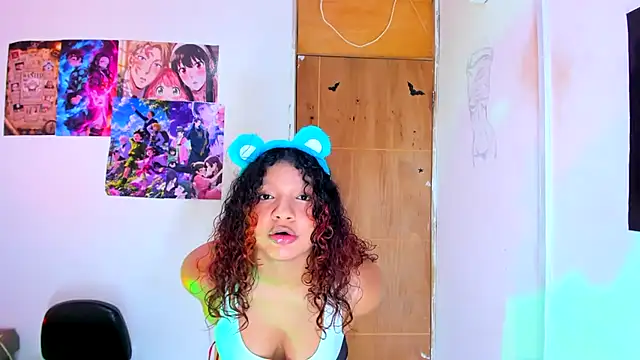 Emily_Coper18 Adlı Modelin Canlı XXX Sohbeti