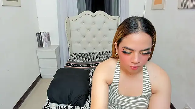 צ'אט XXX בשידור חי של ElaraDeLuca