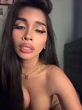 PrettyYoungHugeCockTS Chat XXX in diretta