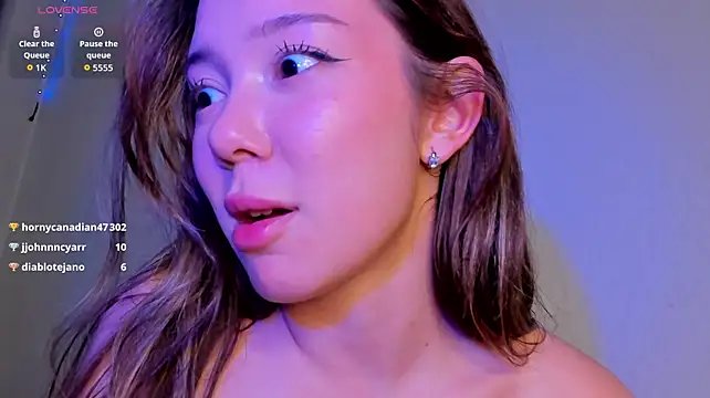 Yourmilanaa élő XXX-chatje