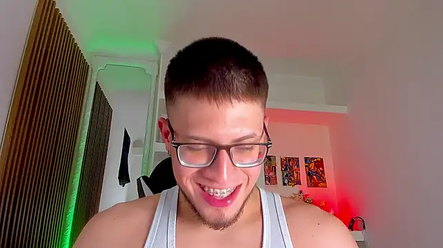 צ'אט XXX בשידור חי של SebastianMaximoff_