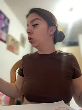 Cloew_Marz Adlı Modelin Canlı XXX Sohbeti