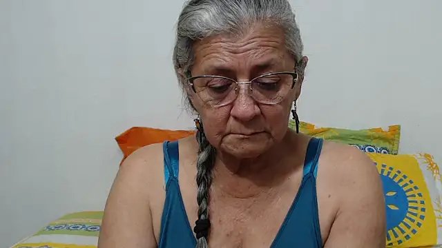 XXX chat uživo modela candy_mature_