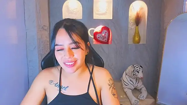 Chat XXX en directo de Lore18_b