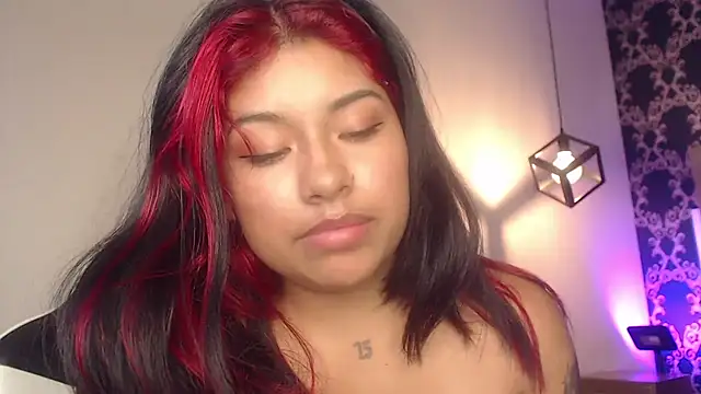 ChantalPetit's Live XXX Chat