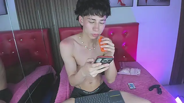 Kael_Prince Adlı Modelin Canlı XXX Sohbeti