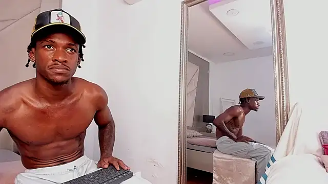 Онлайн чат XXX Charliedamn