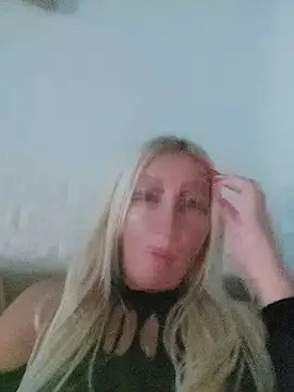 XXX chat uživo modela visnjica