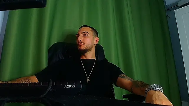 AndrewBanner Chat XXX live