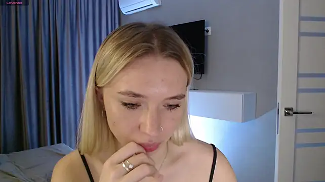 Emily_Hartt 라이브 XXX 채팅