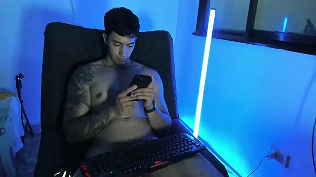 Axel_hendrick Adlı Modelin Canlı XXX Sohbeti