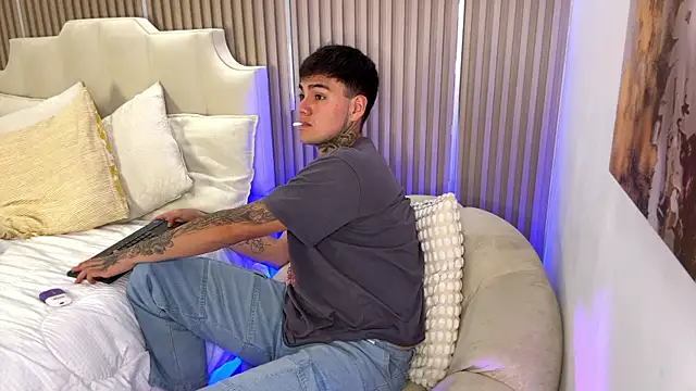 XXX chat uživo modela Canili_Hot