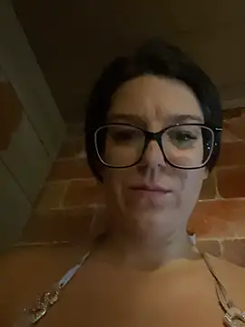 Czat XXX na żywo – NadiraNoor